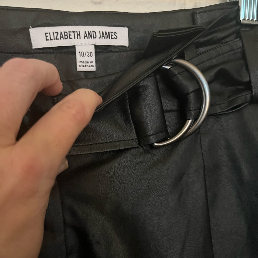 Elizabeth and James Black Faux Leather Paperbag Shorts Size 10 - Picture 6 of 7